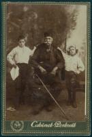 Никола Делчев (баща на Гоце Делчев) с внучетата му Гоце и Никола.